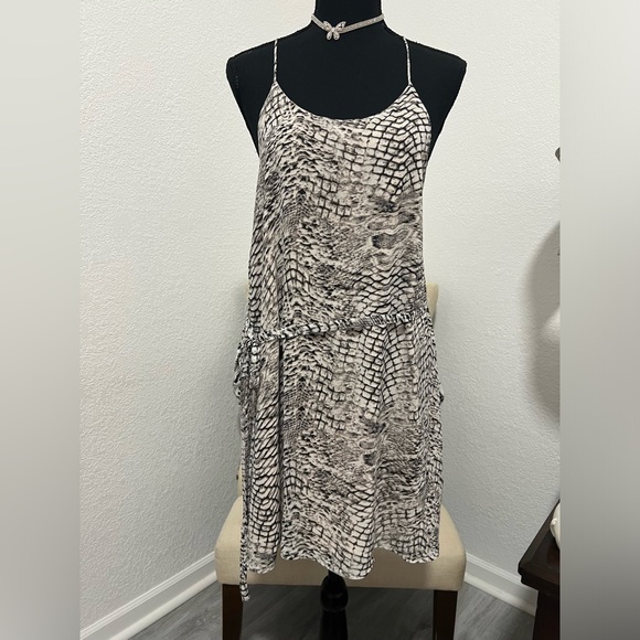 Philo Dress - Picture 1 of 8